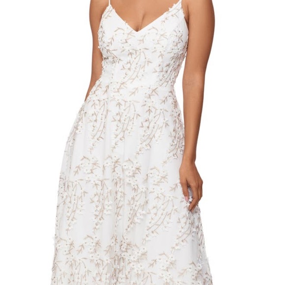 Xscape Metallic Floral V-Neck Cocktail Midi Dress. Size: US4 - Picture 5 of 5